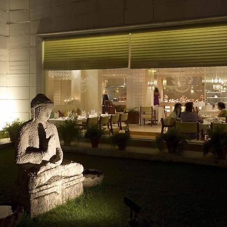 32Nd Milestone Hotel Gurgaon Eksteriør billede