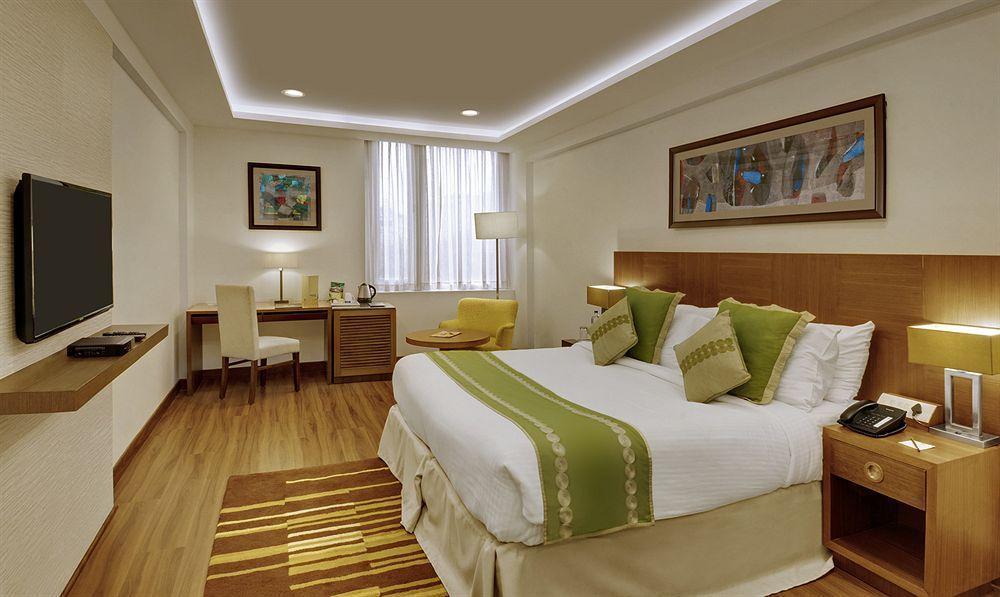 32Nd Milestone Hotel Gurgaon Eksteriør billede