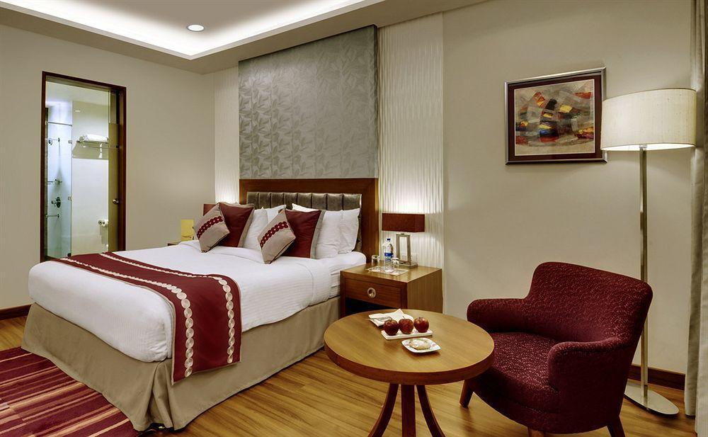 32Nd Milestone Hotel Gurgaon Eksteriør billede