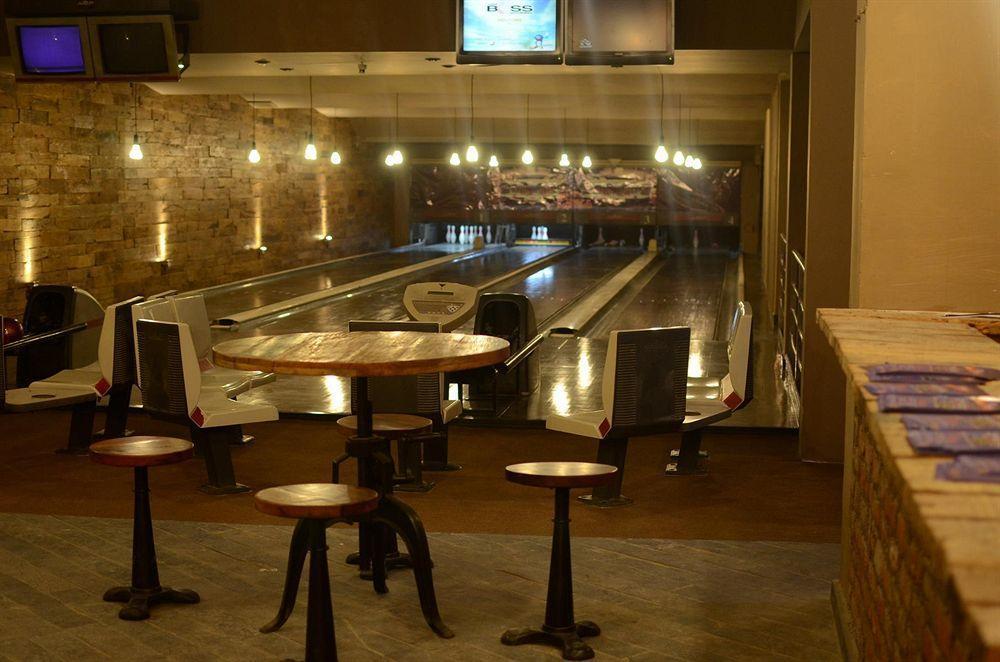 32Nd Milestone Hotel Gurgaon Eksteriør billede