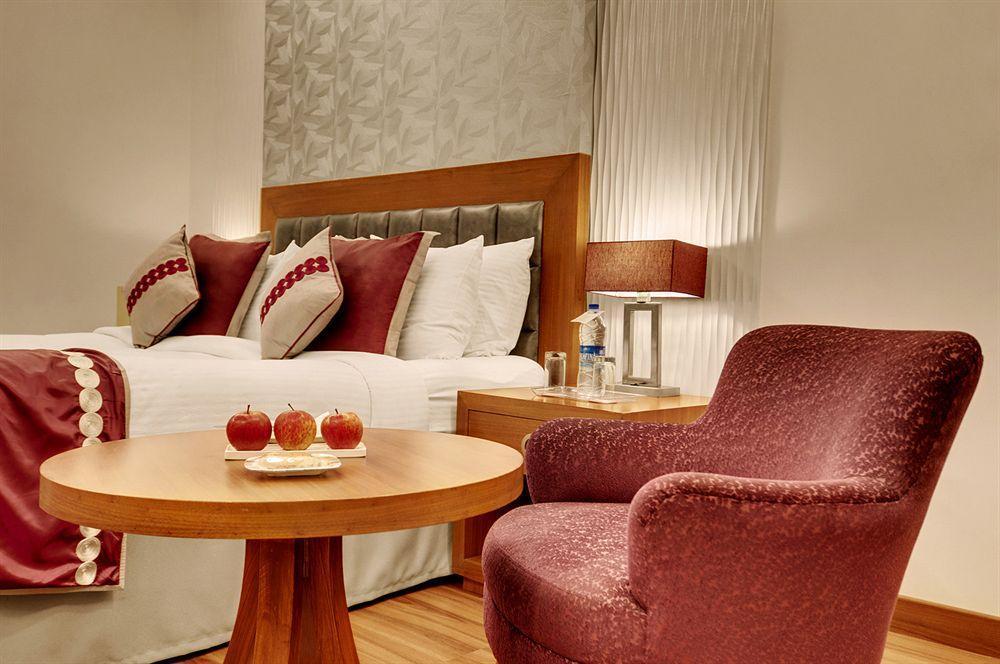32Nd Milestone Hotel Gurgaon Eksteriør billede
