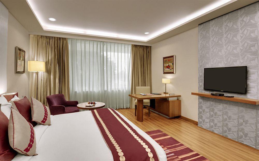 32Nd Milestone Hotel Gurgaon Eksteriør billede