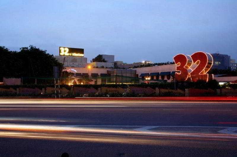 32Nd Milestone Hotel Gurgaon Eksteriør billede
