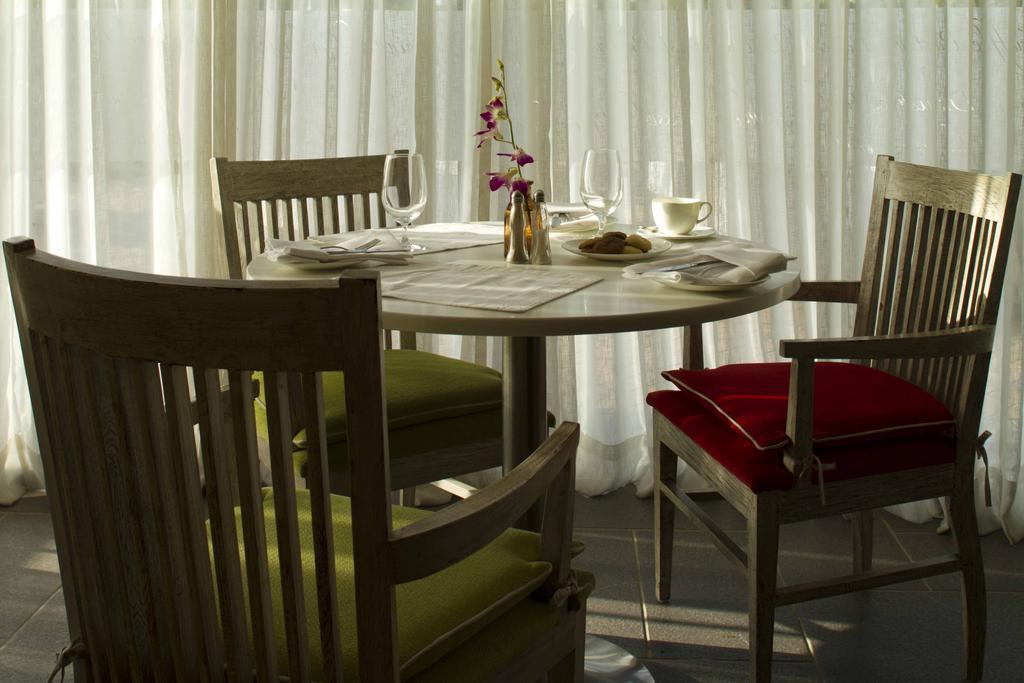 32Nd Milestone Hotel Gurgaon Eksteriør billede
