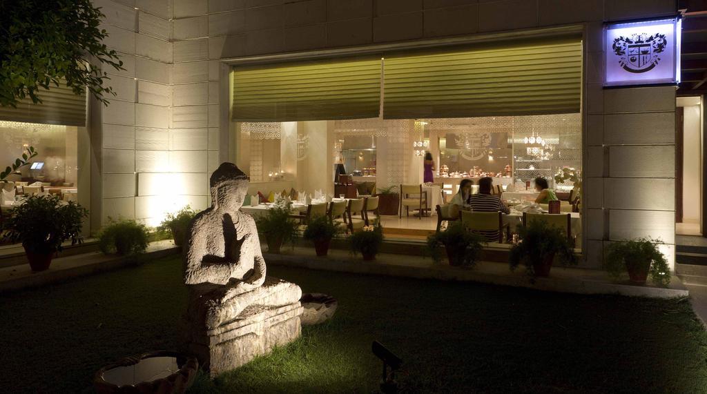 32Nd Milestone Hotel Gurgaon Eksteriør billede
