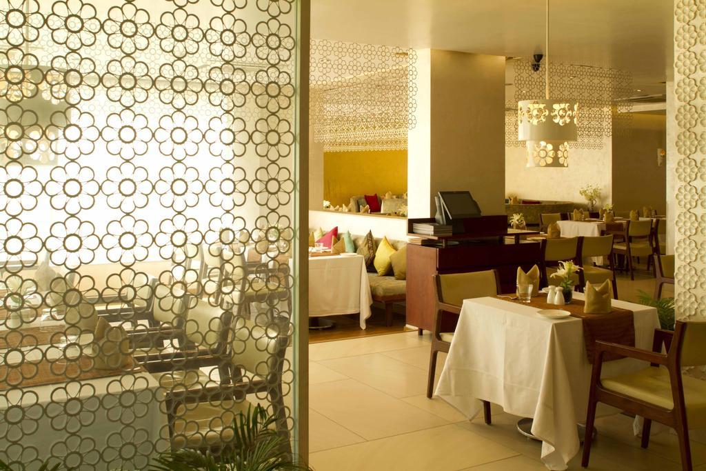 32Nd Milestone Hotel Gurgaon Eksteriør billede