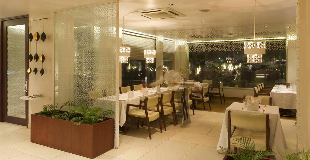 32Nd Milestone Hotel Gurgaon Eksteriør billede